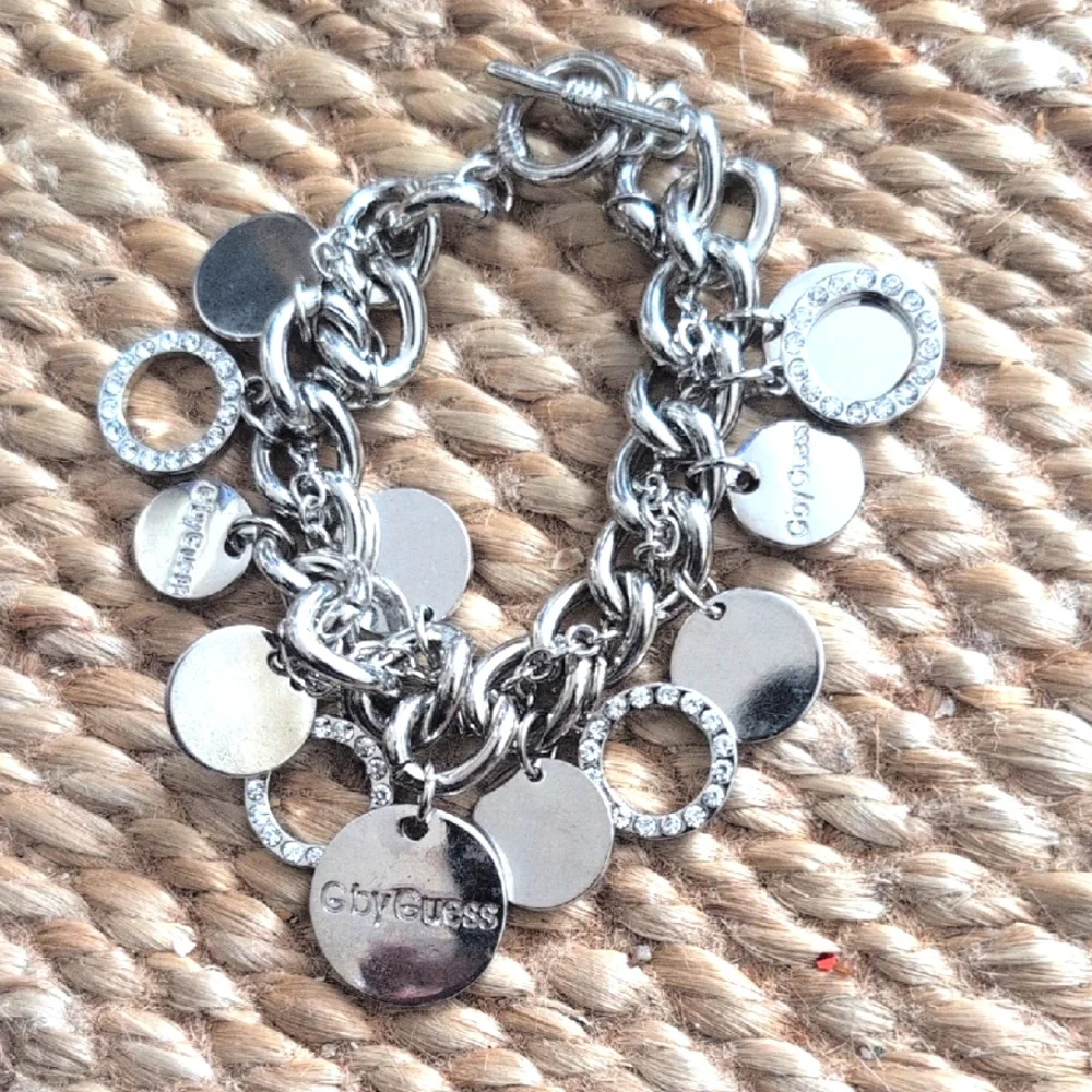 Chunky Guess Charm Bracelet - Picture 2 of 4